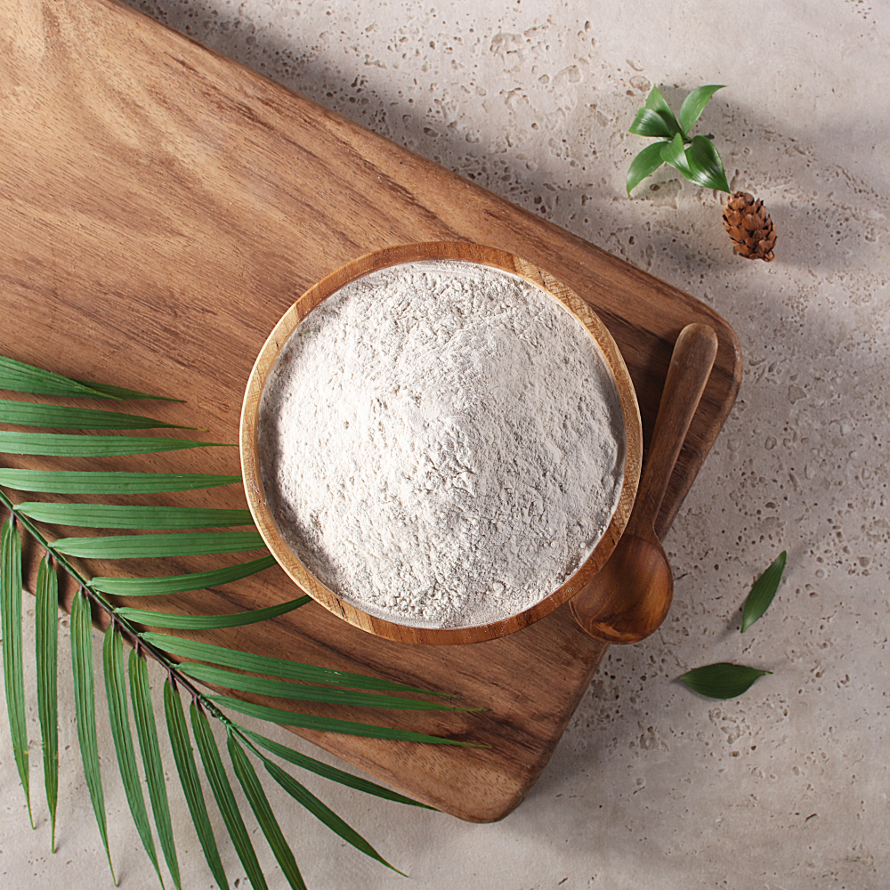 Green banana flour close-up in bowl – gluten free flour alternative rich in resistant starch